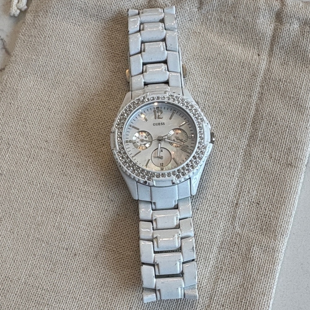 Guess Silver Timepiece with Sparkling Details